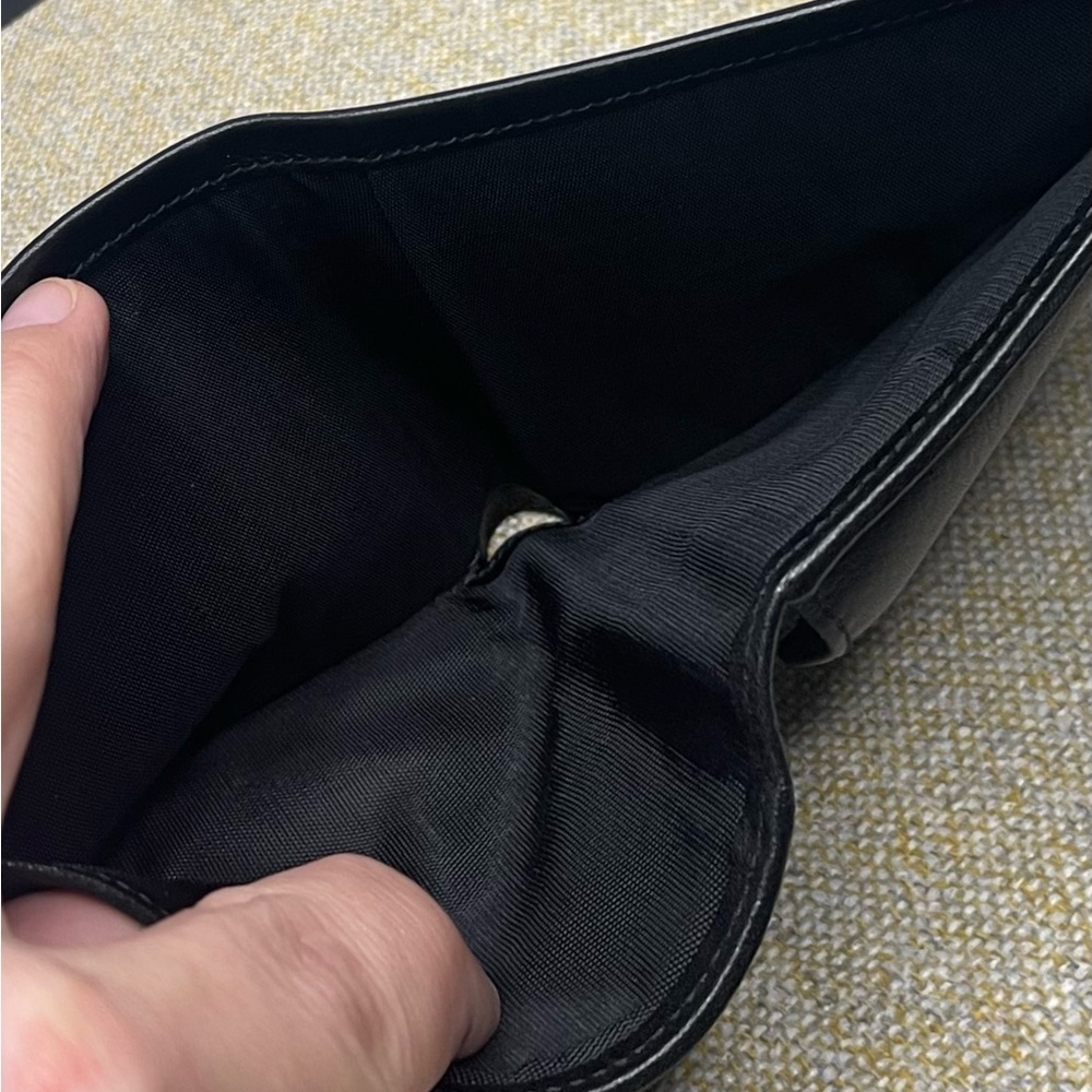 Salvador Ferragamo black bifold wallet. - Picture 6 of 9